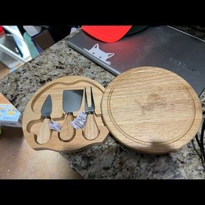 Detroit lions Brie cheese board and tool set new in box